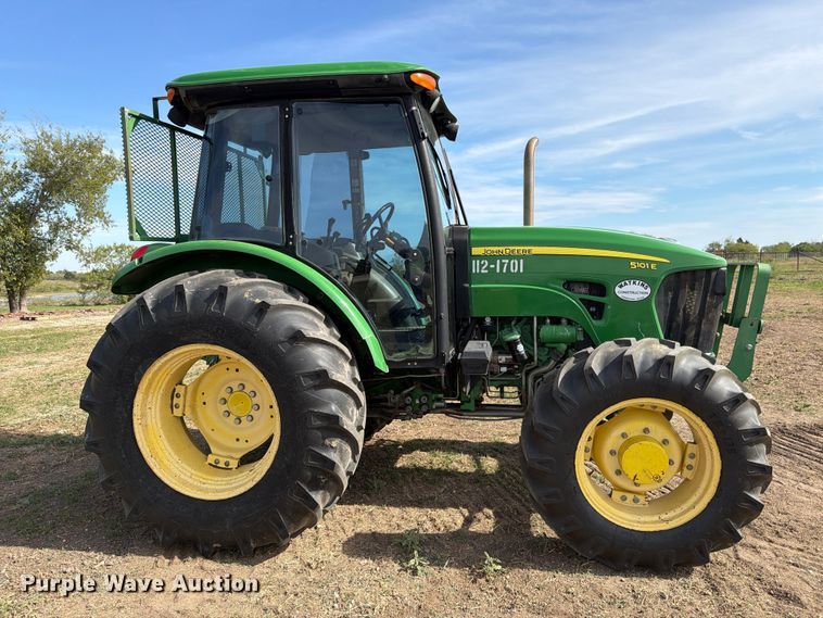 image for item FN3854 2013 John Deere 5101E MFWD tractor