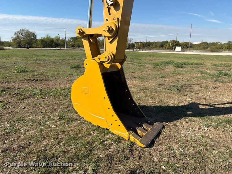 image for item FN3857 2022 Caterpillar 330 TC excavator