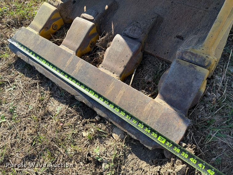 image for item FN3857 2022 Caterpillar 330 TC excavator