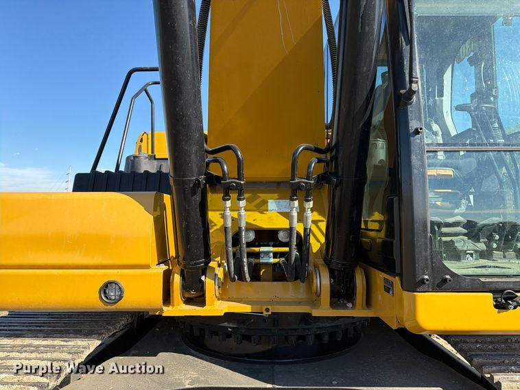 image for item FN3857 2022 Caterpillar 330 TC excavator
