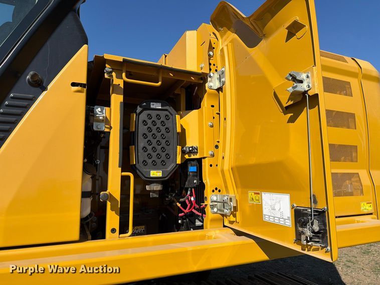image for item FN3857 2022 Caterpillar 330 TC excavator