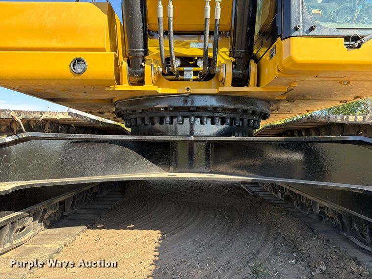 image for item FN3857 2022 Caterpillar 330 TC excavator