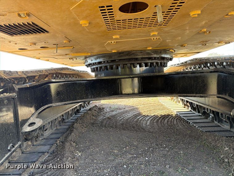 image for item FN3857 2022 Caterpillar 330 TC excavator