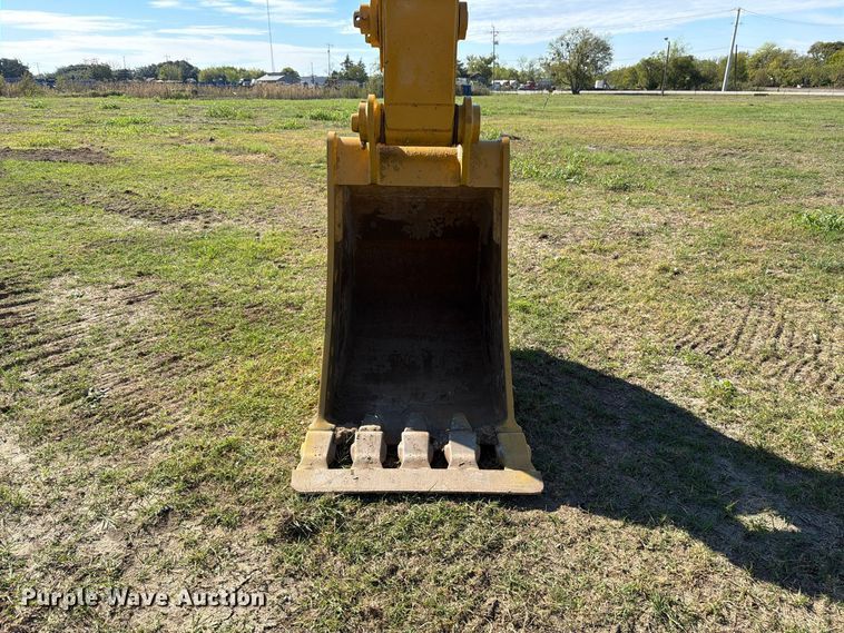 image for item FN3858 2022 Caterpillar 323 TC excavator