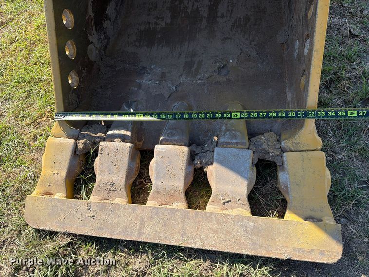 image for item FN3858 2022 Caterpillar 323 TC excavator