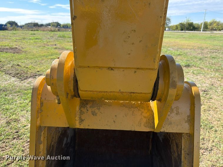 image for item FN3858 2022 Caterpillar 323 TC excavator