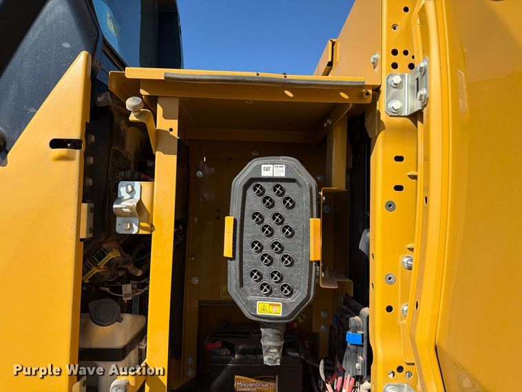 image for item FN3858 2022 Caterpillar 323 TC excavator