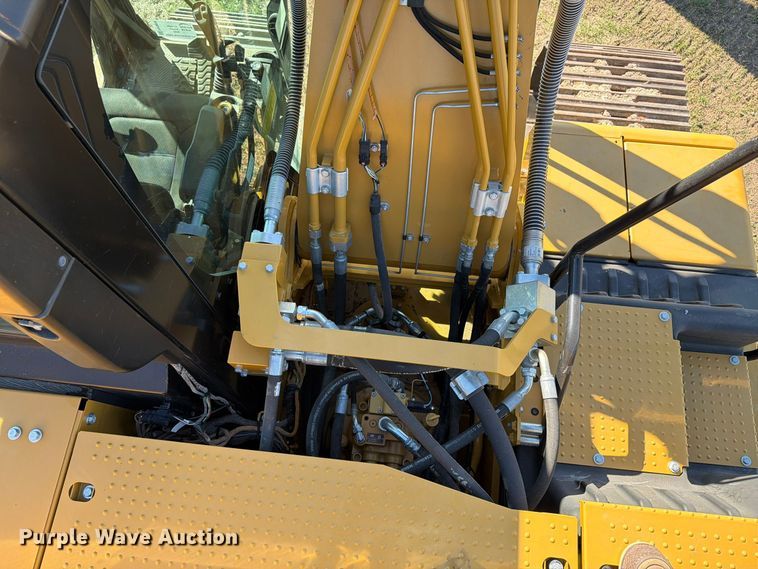 image for item FN3858 2022 Caterpillar 323 TC excavator