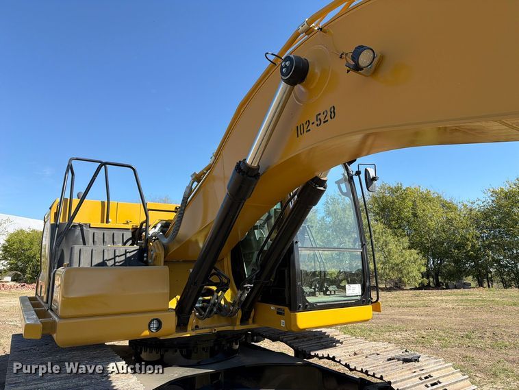 image for item FN3858 2022 Caterpillar 323 TC excavator