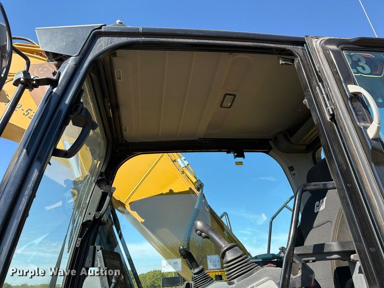 image for item FN3858 2022 Caterpillar 323 TC excavator