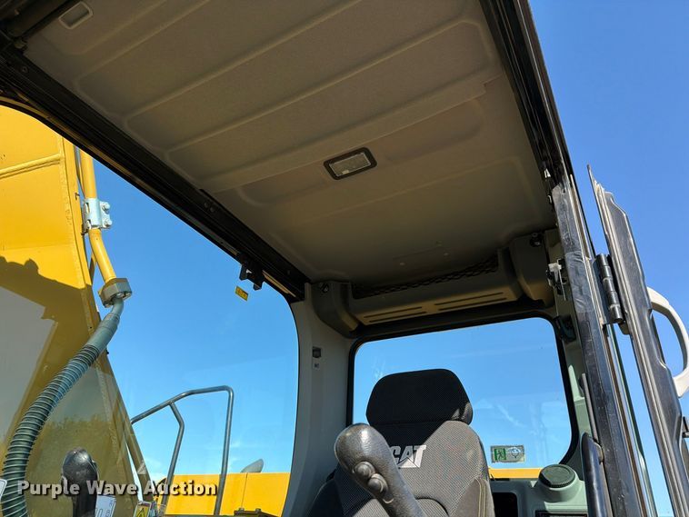 image for item FN3858 2022 Caterpillar 323 TC excavator