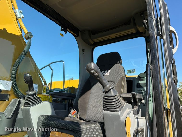 image for item FN3858 2022 Caterpillar 323 TC excavator