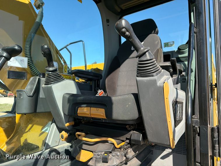 image for item FN3858 2022 Caterpillar 323 TC excavator