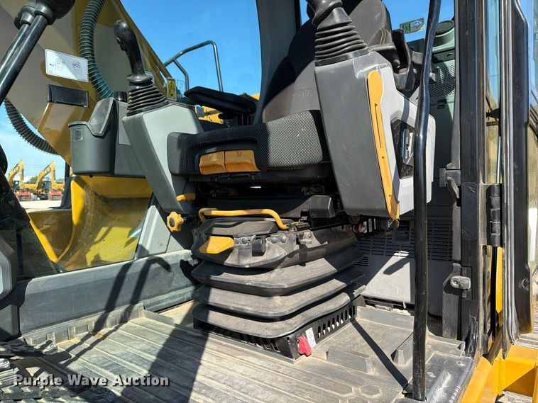 image for item FN3858 2022 Caterpillar 323 TC excavator