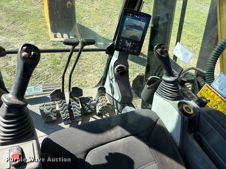 image for item FN3858 2022 Caterpillar 323 TC excavator
