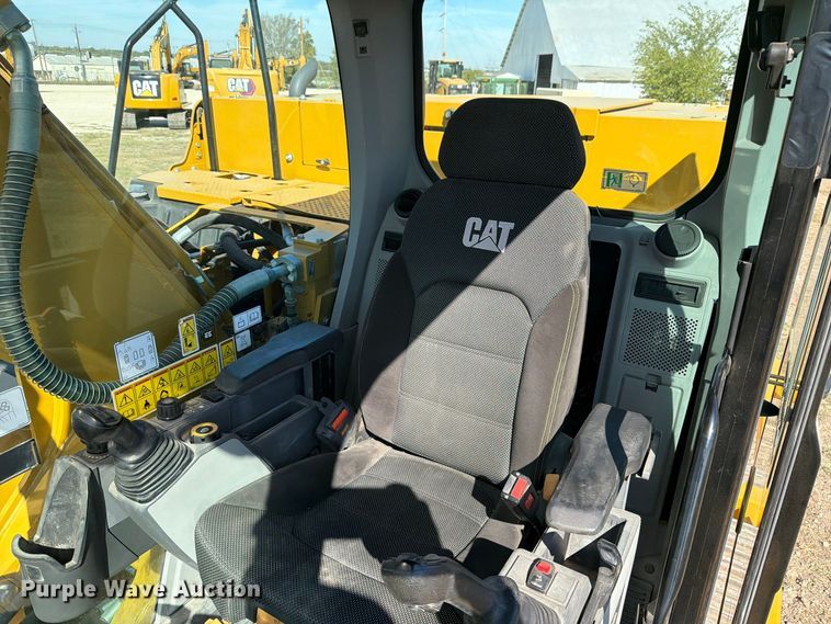 image for item FN3858 2022 Caterpillar 323 TC excavator