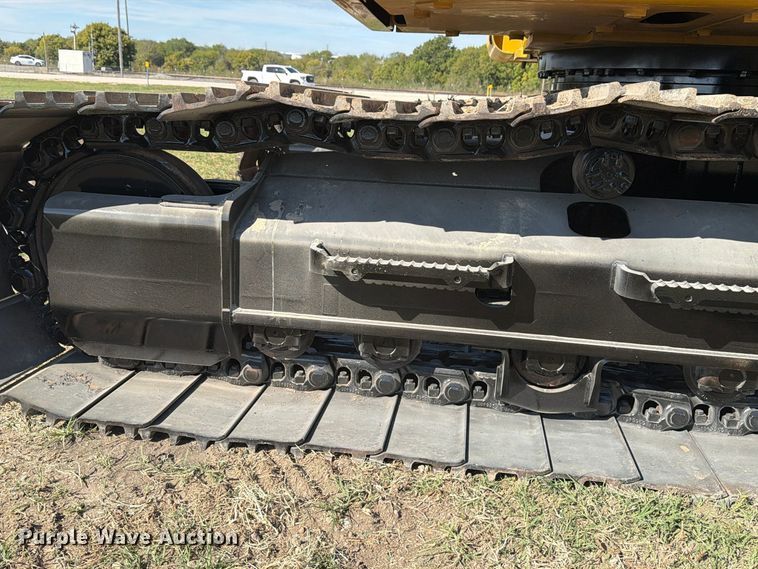 image for item FN3858 2022 Caterpillar 323 TC excavator
