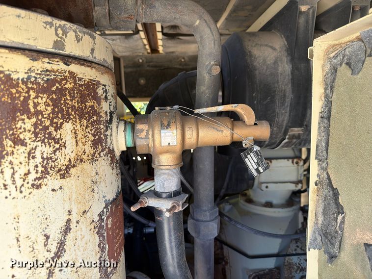 image for item FN3862 Doosan P915 air compressor