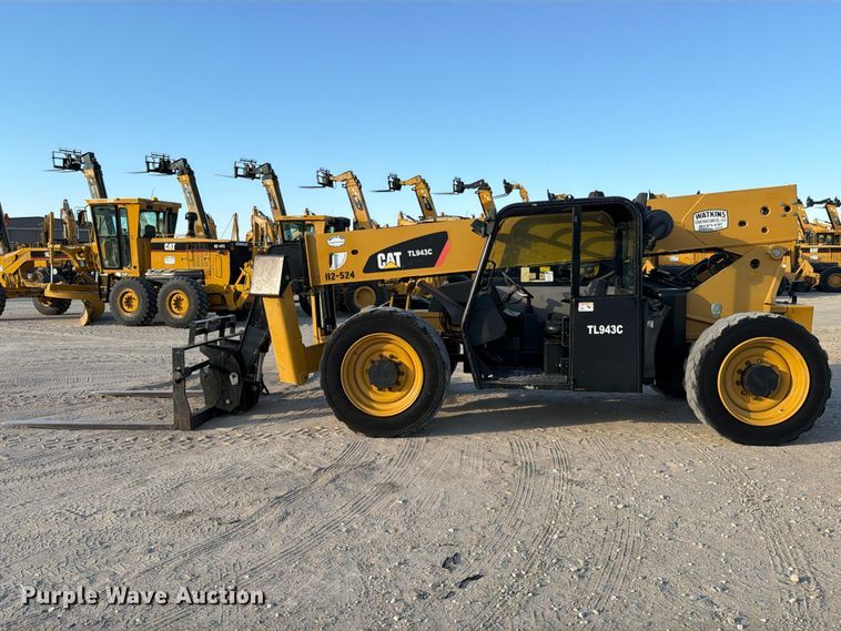image for item FN3864 2015 Caterpillar TL943TC telehandler