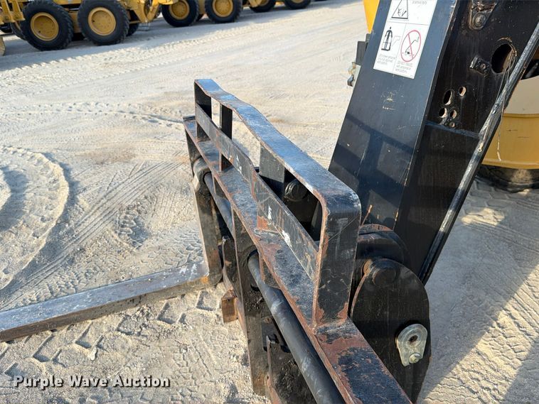 image for item FN3864 2015 Caterpillar TL943TC telehandler