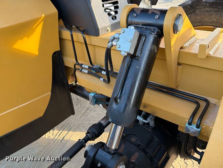 image for item FN3864 2015 Caterpillar TL943TC telehandler