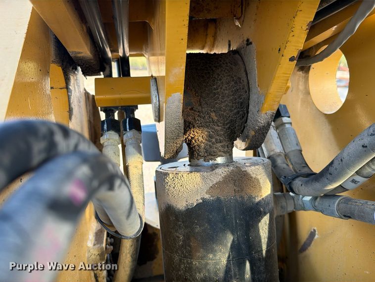 image for item FN3864 2015 Caterpillar TL943TC telehandler