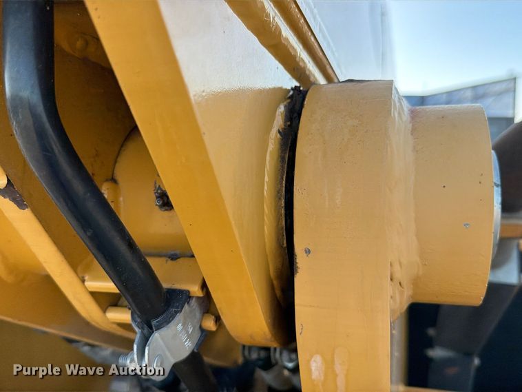image for item FN3864 2015 Caterpillar TL943TC telehandler