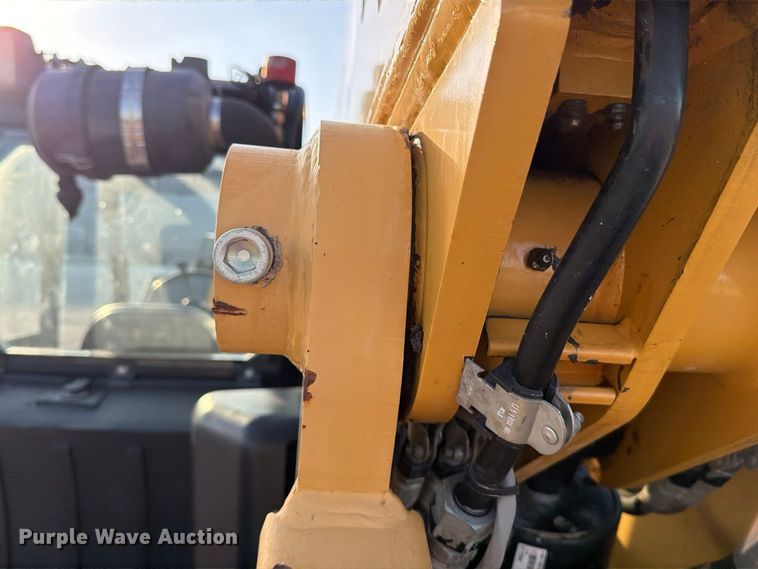 image for item FN3864 2015 Caterpillar TL943TC telehandler