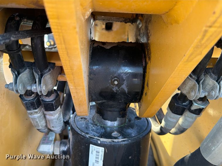 image for item FN3864 2015 Caterpillar TL943TC telehandler