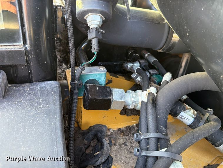 image for item FN3864 2015 Caterpillar TL943TC telehandler