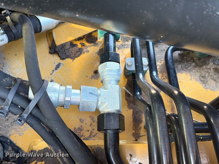 image for item FN3864 2015 Caterpillar TL943TC telehandler