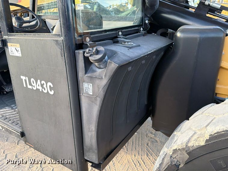 image for item FN3864 2015 Caterpillar TL943TC telehandler