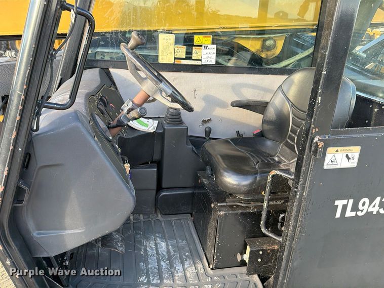 image for item FN3864 2015 Caterpillar TL943TC telehandler