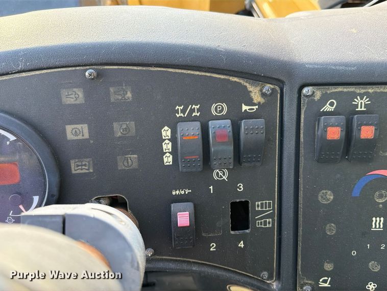 image for item FN3864 2015 Caterpillar TL943TC telehandler