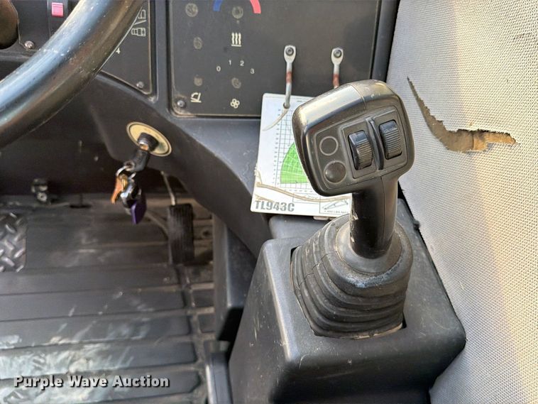 image for item FN3864 2015 Caterpillar TL943TC telehandler