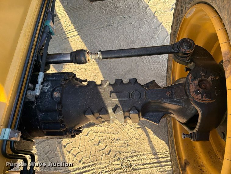 image for item FN3864 2015 Caterpillar TL943TC telehandler