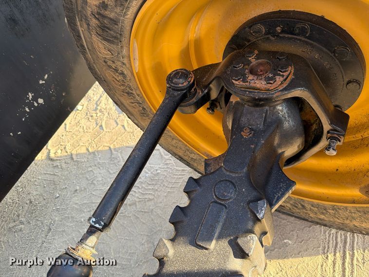 image for item FN3864 2015 Caterpillar TL943TC telehandler