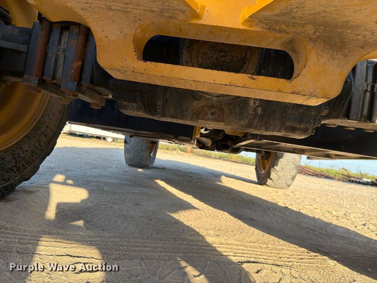 image for item FN3864 2015 Caterpillar TL943TC telehandler