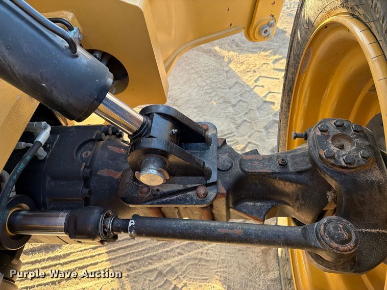 image for item FN3864 2015 Caterpillar TL943TC telehandler