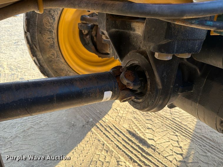 image for item FN3864 2015 Caterpillar TL943TC telehandler