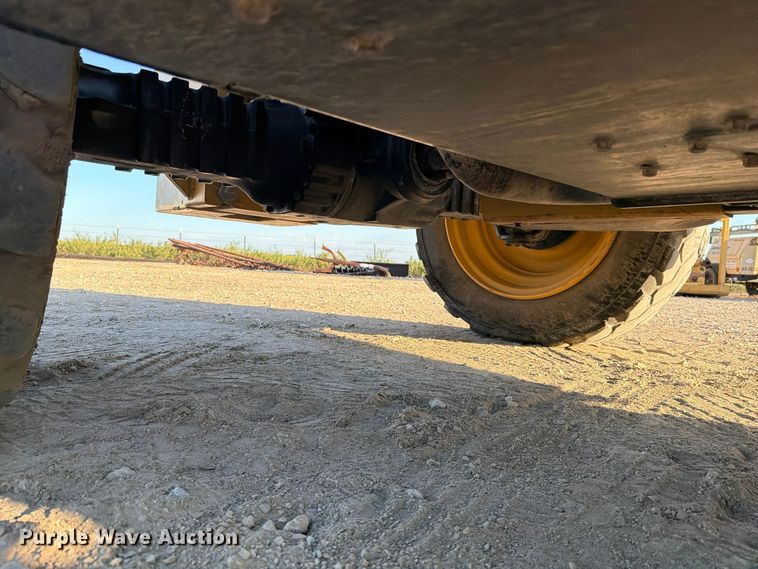 image for item FN3864 2015 Caterpillar TL943TC telehandler