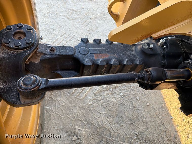 image for item FN3864 2015 Caterpillar TL943TC telehandler