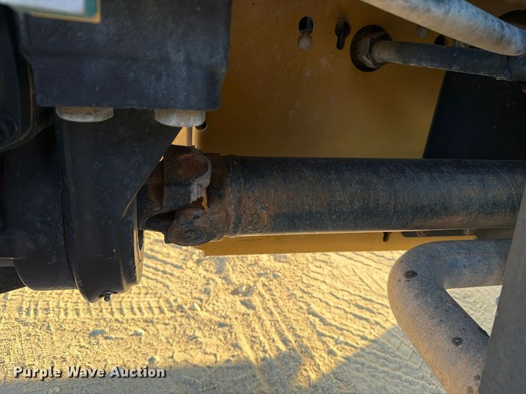 image for item FN3864 2015 Caterpillar TL943TC telehandler