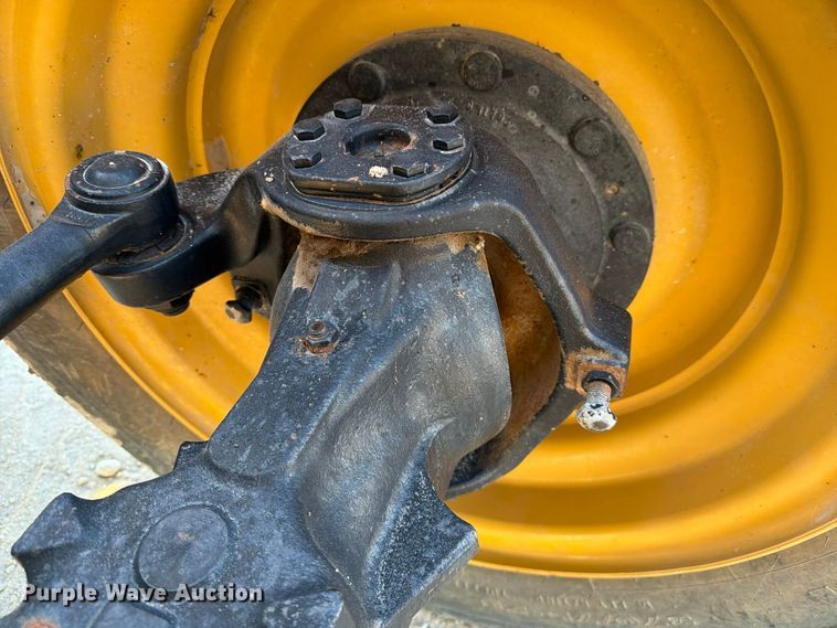 image for item FN3864 2015 Caterpillar TL943TC telehandler