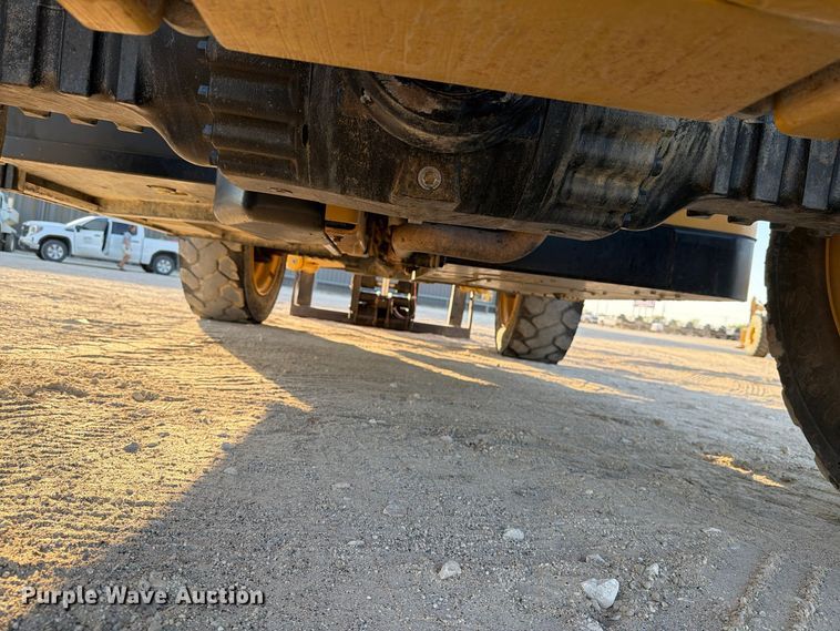 image for item FN3864 2015 Caterpillar TL943TC telehandler