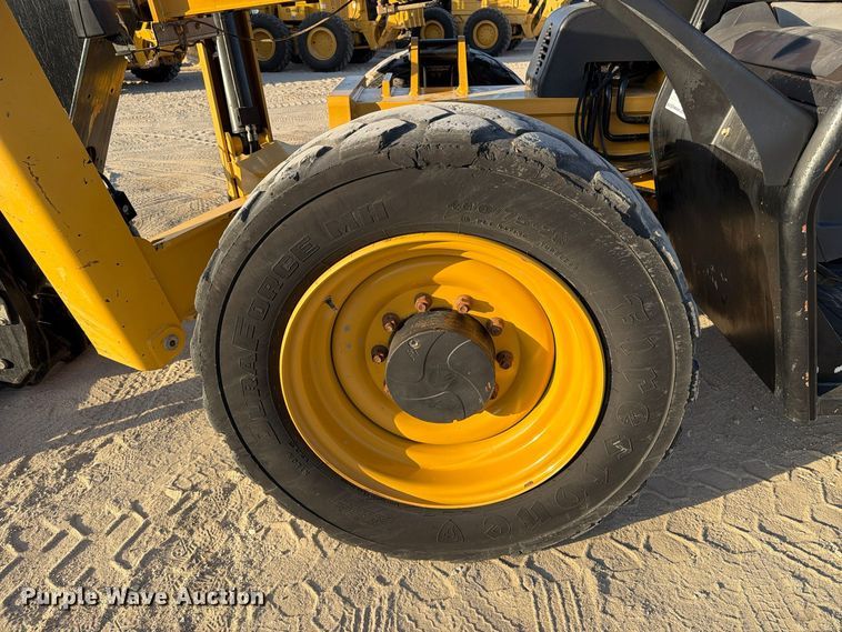 image for item FN3864 2015 Caterpillar TL943TC telehandler