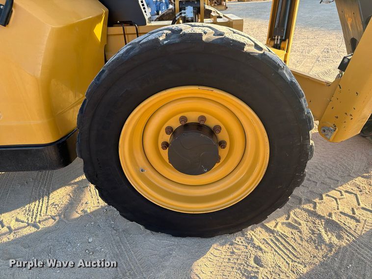 image for item FN3864 2015 Caterpillar TL943TC telehandler