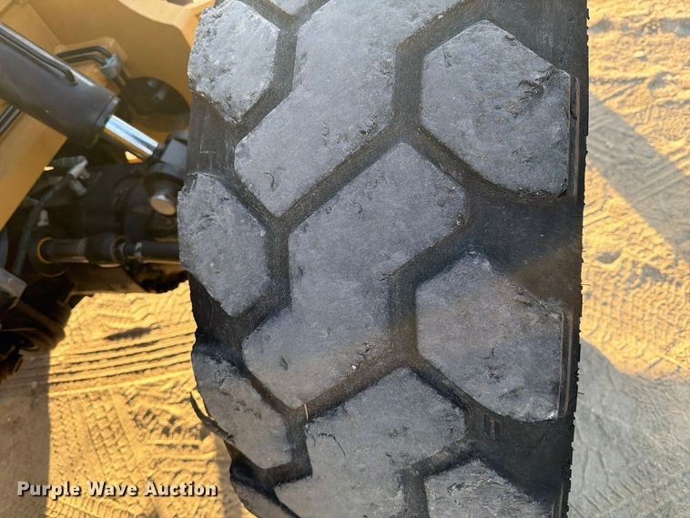 image for item FN3864 2015 Caterpillar TL943TC telehandler
