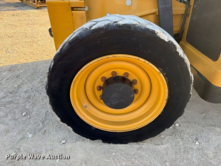 image for item FN3864 2015 Caterpillar TL943TC telehandler