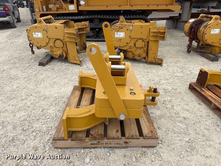 image for item FN3872 Caterpillar D6 dozer drawbar